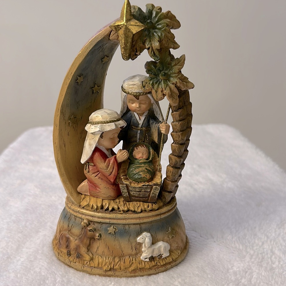 VTG ✝️ Table Top St. Nicholas square, Children’s First Navity Scene